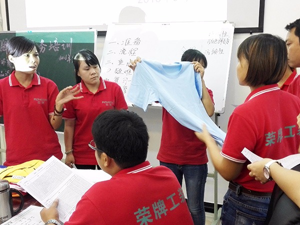 ks凯时员工培训现场